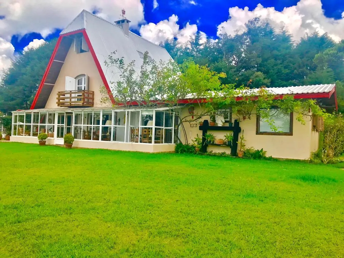 Casa Completa Ensolarada No Alto Do Capivari Com Vista Infinita Villa Campos do Jordao